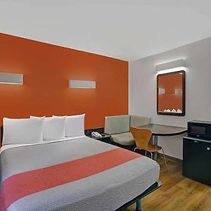 Super 8 By Wyndham Santa Clara